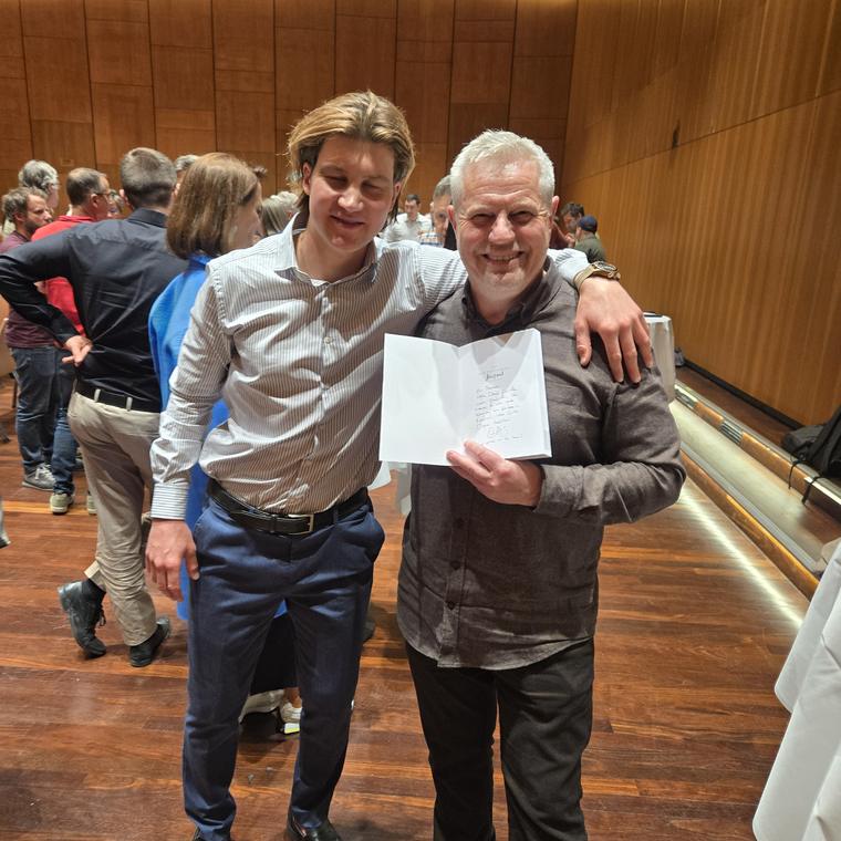 Leserinnen und Leser mit dem Peak Performance Journal