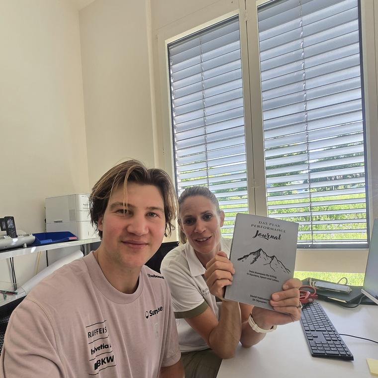Leserinnen und Leser mit dem Peak Performance Journal