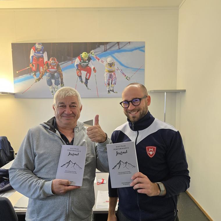 Leserinnen und Leser mit dem Peak Performance Journal