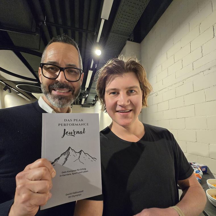 Leserinnen und Leser mit dem Peak Performance Journal