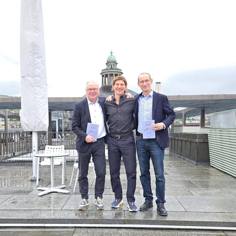 Leserinnen und Leser mit dem Peak Performance Journal